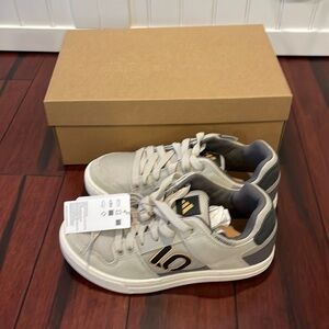 Adidas 510 mountain biking shoes